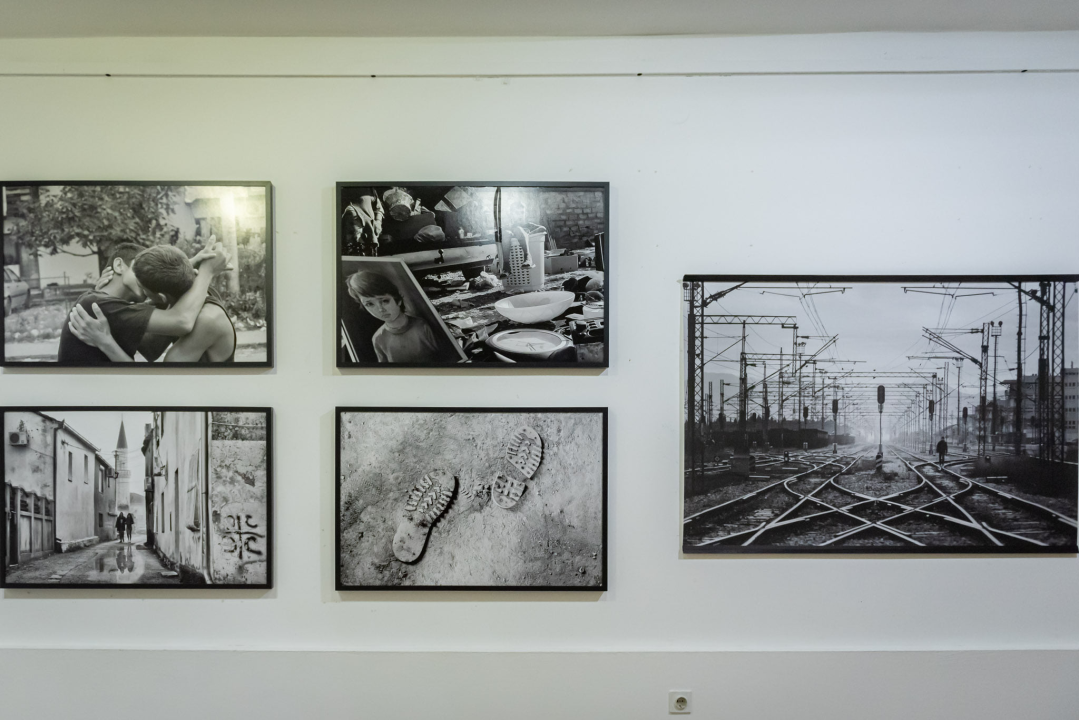 Izložbom fotografija  'On the move' počeo je 9. Fališ: 'Jedna borba, još jedno mjesto'