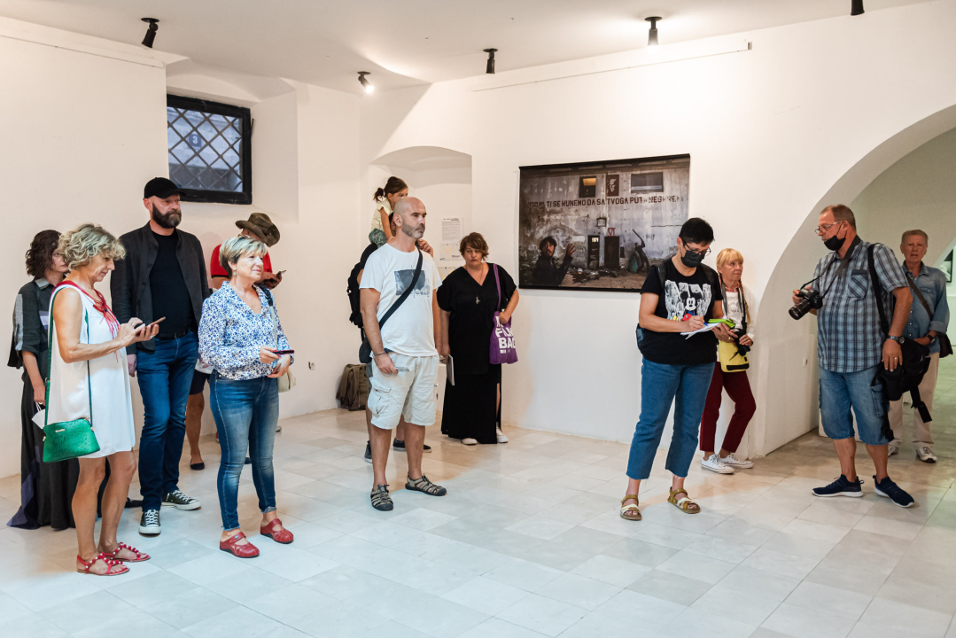Izložbom fotografija  'On the move' počeo je 9. Fališ: 'Jedna borba, još jedno mjesto'