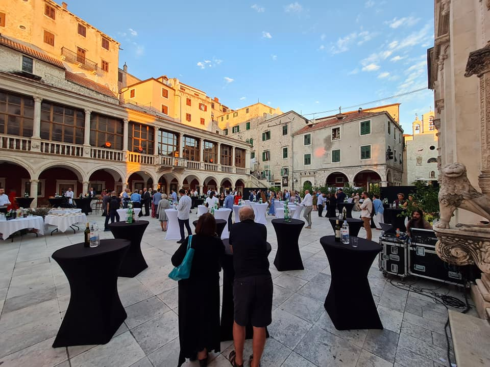 Fešta pred katedralom za deseti rođendan Društva Juraj Dalmatinac: 'Nećemo stati na ovom, jačat ćemo i rasti'