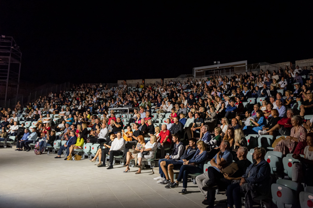 Bralić i Intrade ponovno napunili tvrđavu sv. Mihovila: Pogledajte kako je bilo na koncertu 