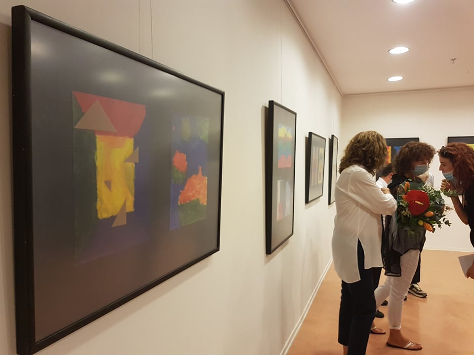 U šibenskoj knjižnici otvorena izložba Petra Krešimira Bralića: 'Drago mi je da ste ovdje i volim vas sve'  