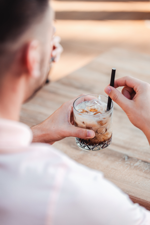 Terasa hotela Jadran ovog ljeta ‘vraćena’ Šibenčanima, a svirke uživo nastavljaju i nakon sezone! 