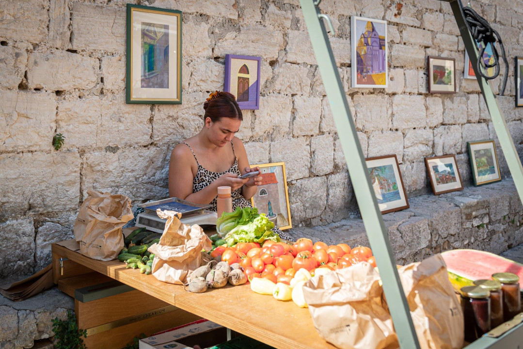 Banci s povrćem i dogodine na Maloj loži, uz jednu novost: Cijeli će trg biti pokriven bijelim jedrima