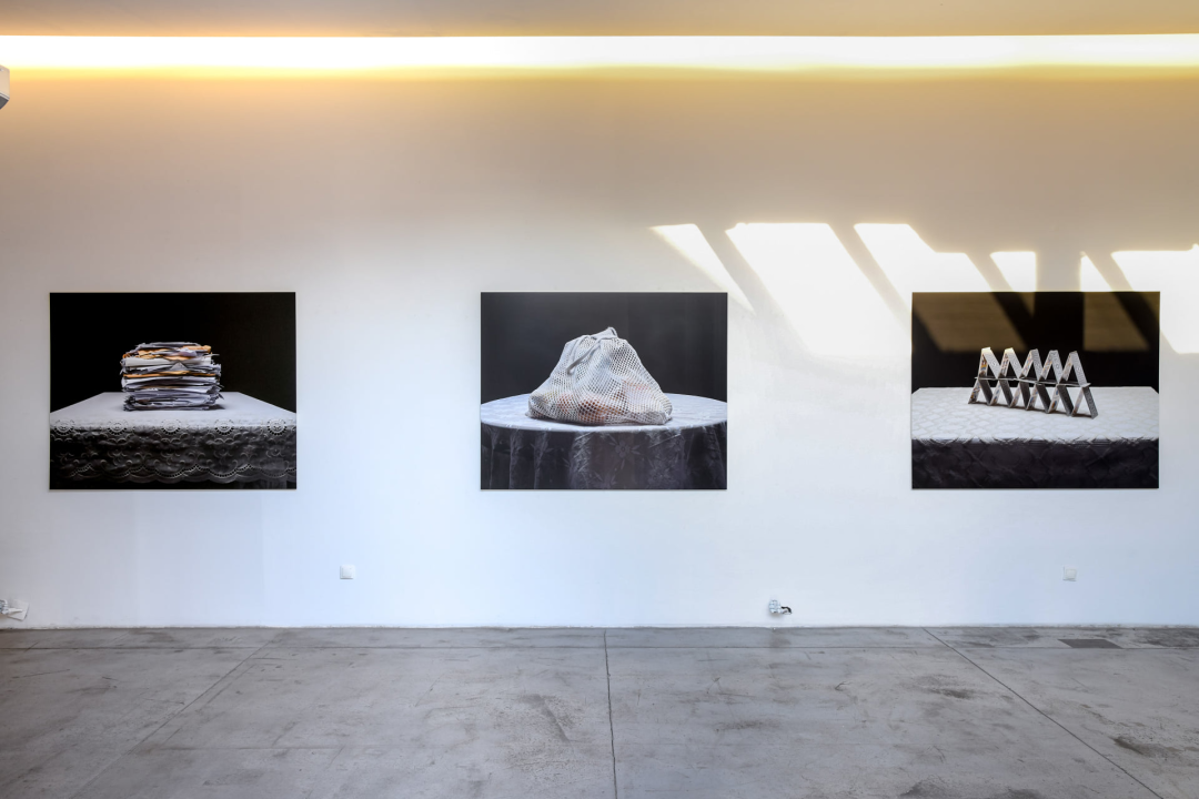 Ivan Buvinić ogolio osobne traume izložbom fotografija: 'Obiteljski stol svjedok je ljudskih odnosa' 