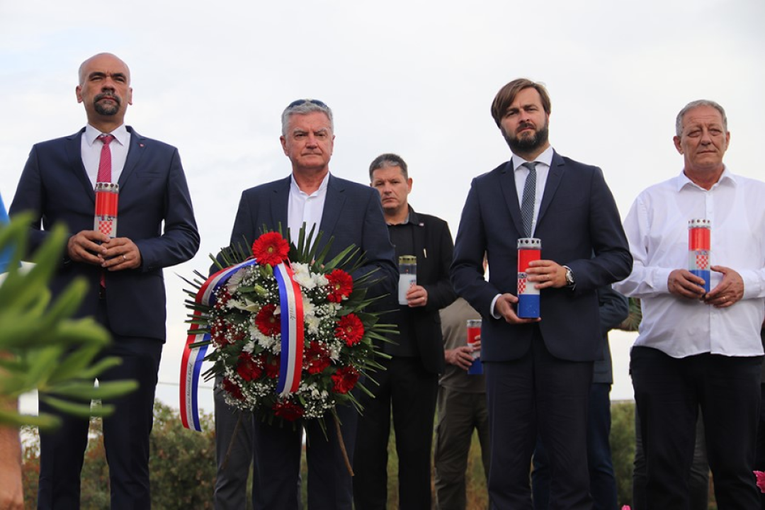 Položeni vijenci: Sjećanje na heroja Marinka Karduma i sve hrvatske branitelje koji su dali život za slobodu
