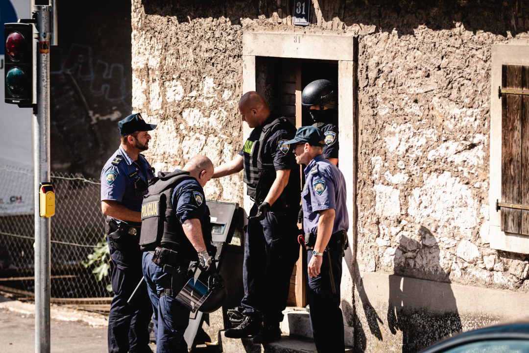 Razbojništvo u ljekarni kod Kronjinog magazina: Nema ozlijeđenih, razbojnik uhićen u blizini