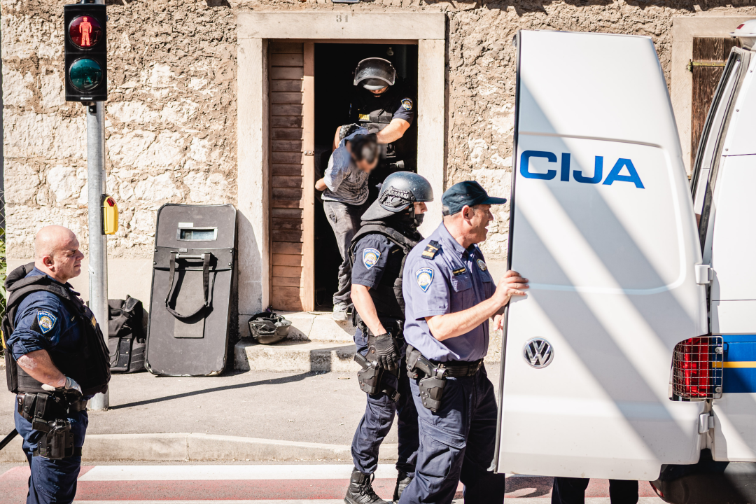 Razbojništvo u ljekarni kod Kronjinog magazina: Nema ozlijeđenih, razbojnik uhićen u blizini