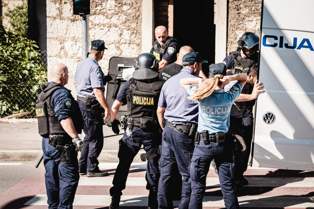 Razbojništvo u ljekarni kod Kronjinog magazina: Nema ozlijeđenih, razbojnik uhićen u blizini