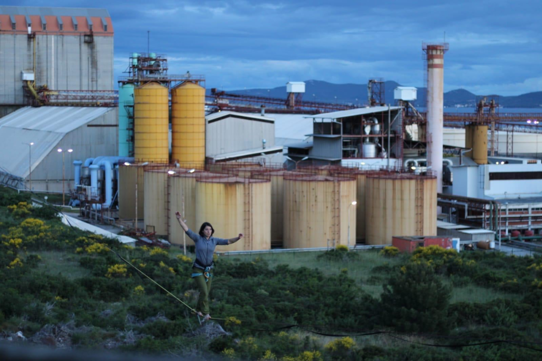 Ova silueta nad kanalom je Šibenčanka Antonia Gašperov: 'Highline je sigurniji od vožnje autom, a adrenalin je najveći neprijatelj u zraku'