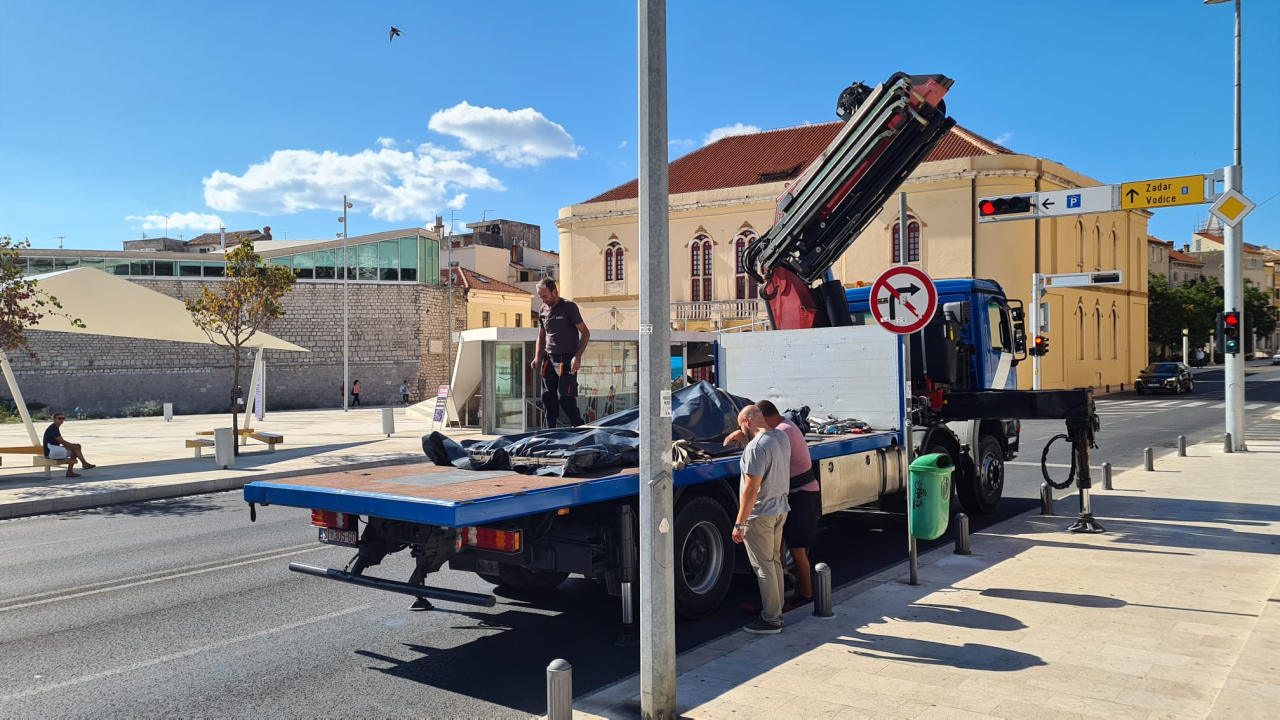 Skulptura Zvonimira Vile stigla pred gradsku upravu, svečano otkrivanje u srijedu