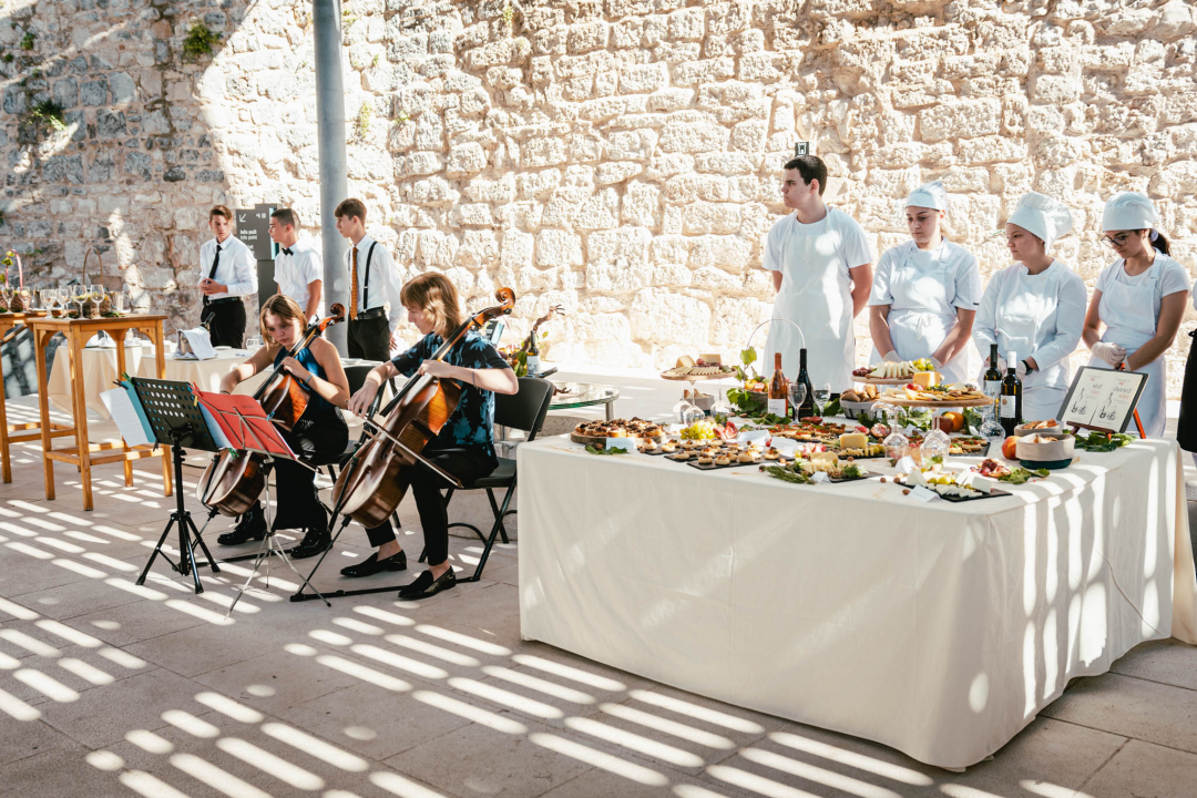 Oni su budućnost hrvatskog ugostiteljstva, učenici TUŠ-a na sv. Mihovilu pokazali kako sljubljuju sir i vino!