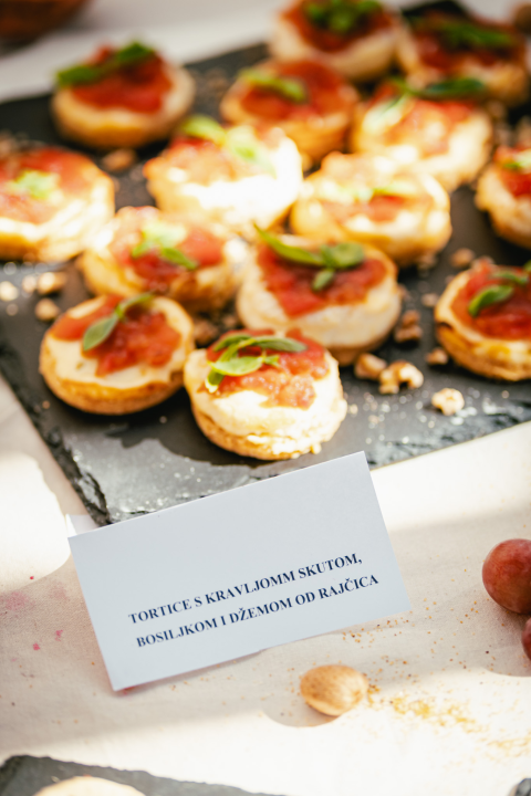 Oni su budućnost hrvatskog ugostiteljstva, učenici TUŠ-a na sv. Mihovilu pokazali kako sljubljuju sir i vino!