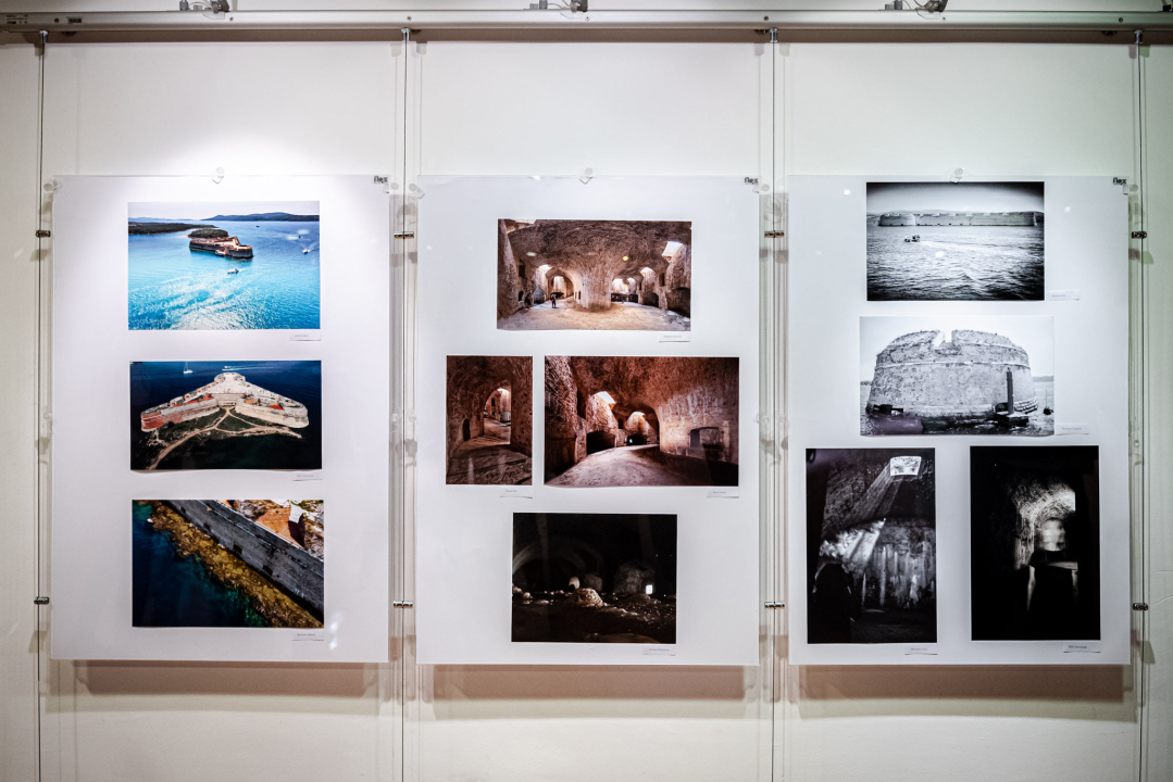 Šibenik u kadru - Tvrđava sv. Nikole: Otvorena izložba Foto kluba Šibenik u Gradskoj knjižnici