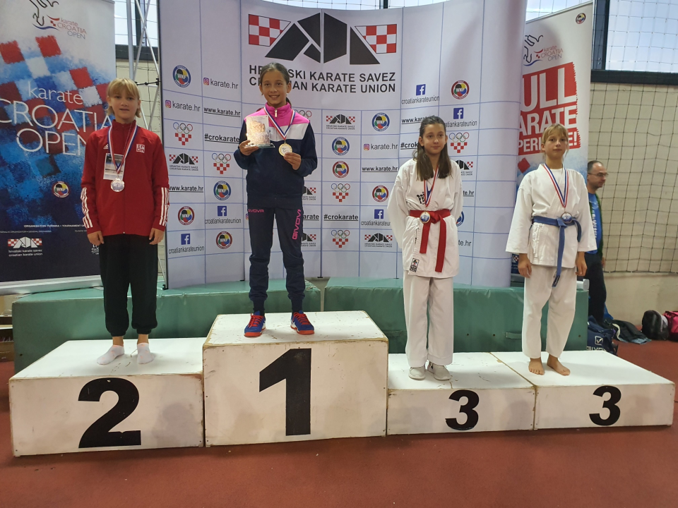 Vodički karataši osvojili četiri medalje na Prvenstvu Hrvatske: Trenirali su u izolaciji dok je trener davao upute 'priko zida'