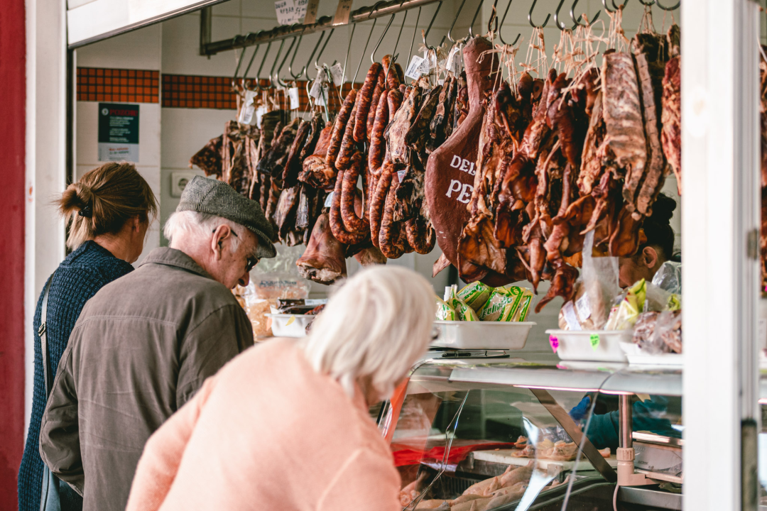 Zima je, kažu, hladna i strašna, ali uz Delikatese Petrović bit će vam toplo barem oko srca!