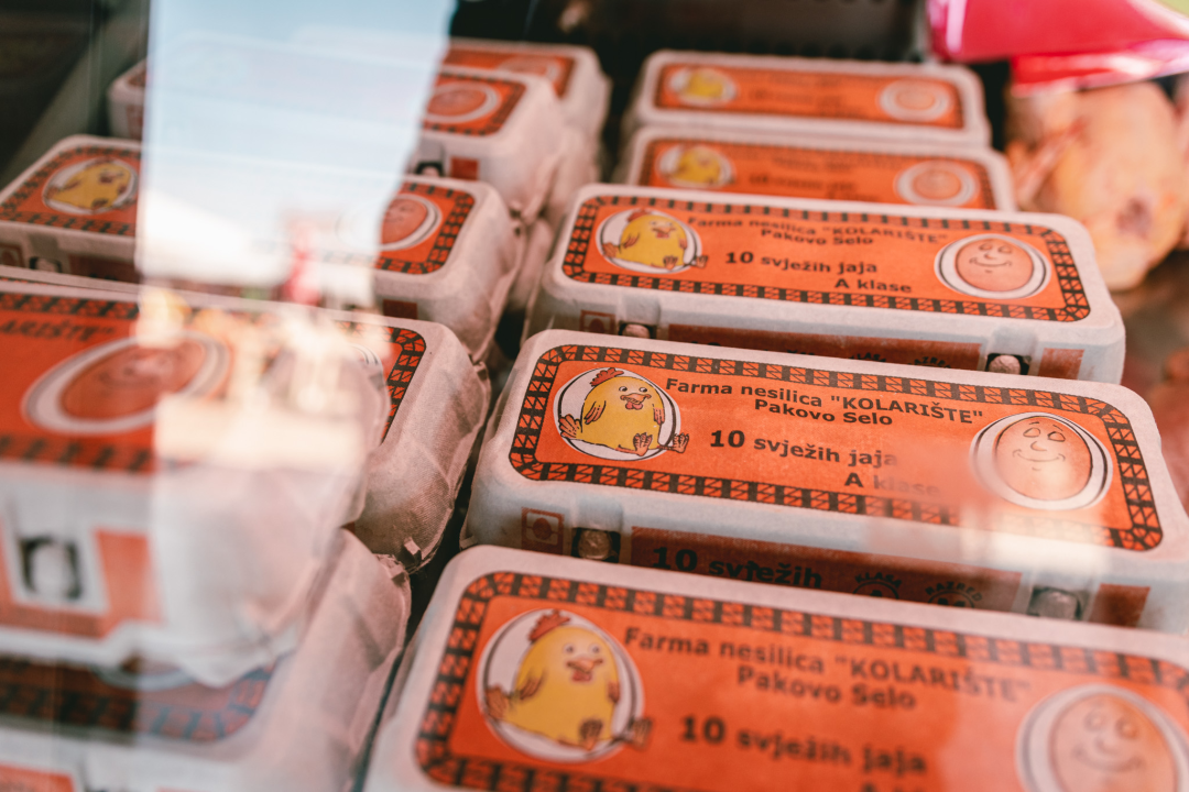 Zima je, kažu, hladna i strašna, ali uz Delikatese Petrović bit će vam toplo barem oko srca!