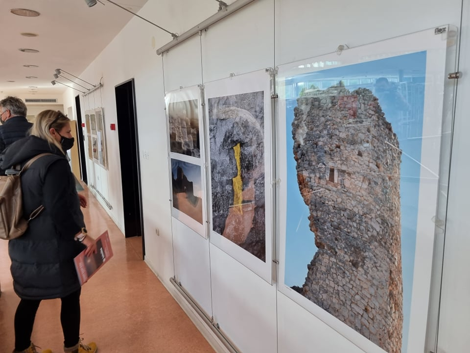 U šibenskoj knjižnici otvorena izložba 'Ponosni čuvari Krke', Nella Slavica: 'U pripremi je projekt revitalizacije utvrde Trošenj'