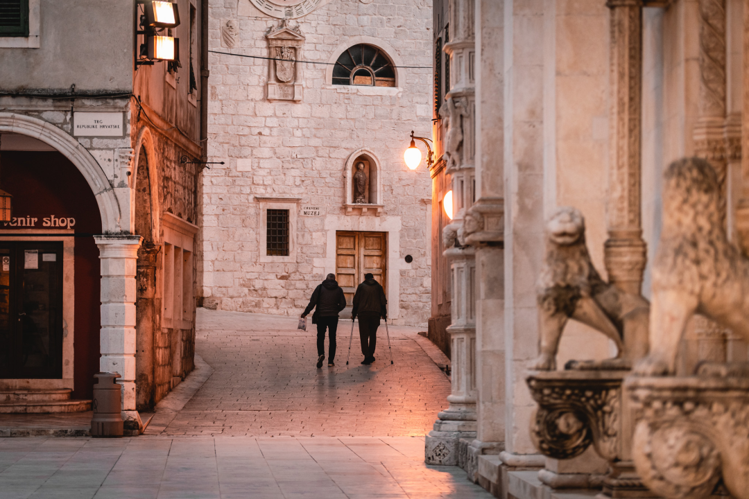 Jesenska idila u Šibeniku: Nema rijeke turista, ali grad je daleko od pustoši!