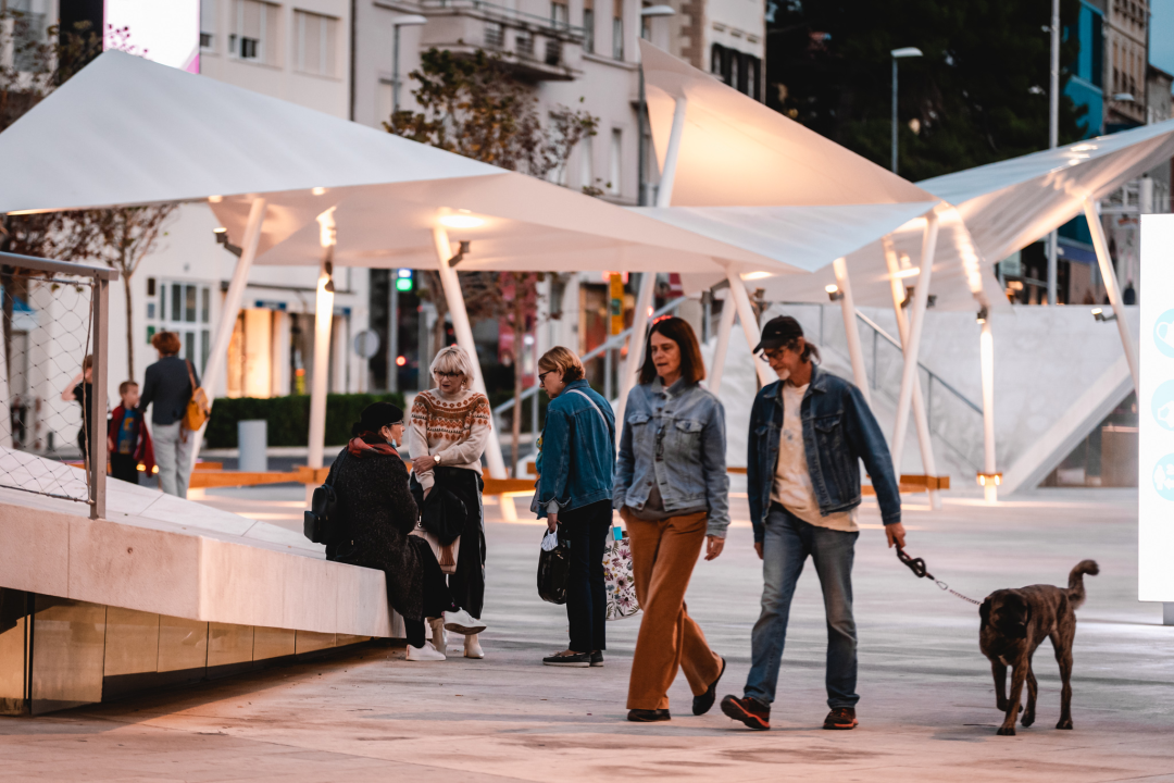 Jesenska idila u Šibeniku: Nema rijeke turista, ali grad je daleko od pustoši!