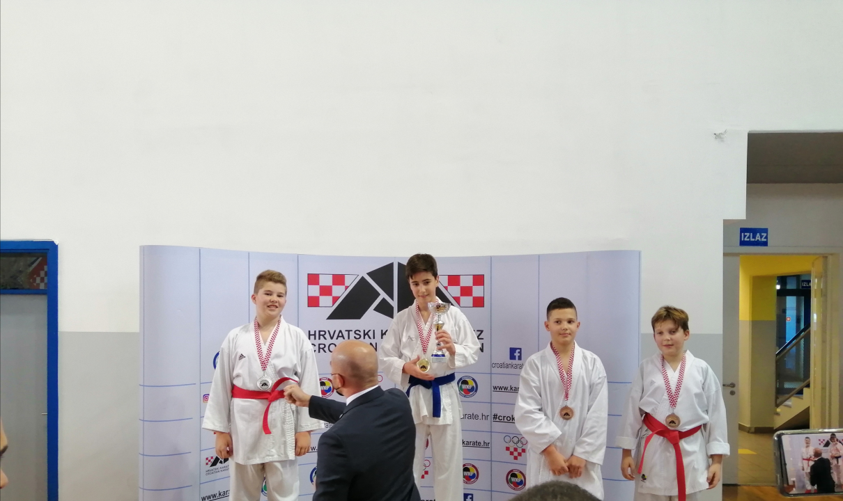 Mali Drnišanin Ilija Sučić u premijernom nastupu postao viceprvak države u karateu