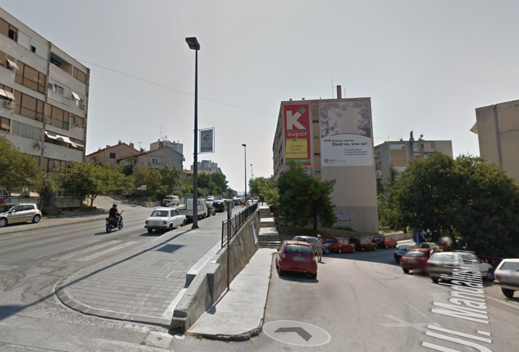 Stablo na Krvavicama platilo danak reklami? Ne znamo razlog, ali danas je posječeno