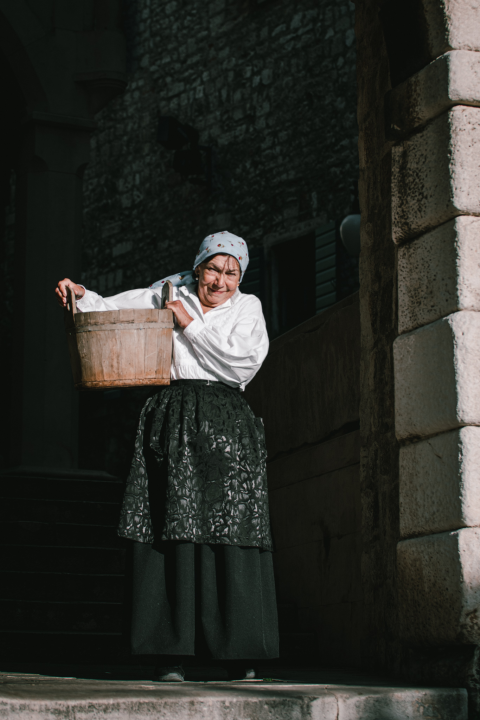 Od brudetože, priko buklije do dišpetože: Šibenski vodiči odličnom turom do suza nasmijali sugrađane 