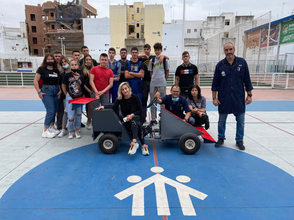 'Koraci u budućnost': Učenici Prometno-tehničke u Sevilli sastavili e-buggy vozilo