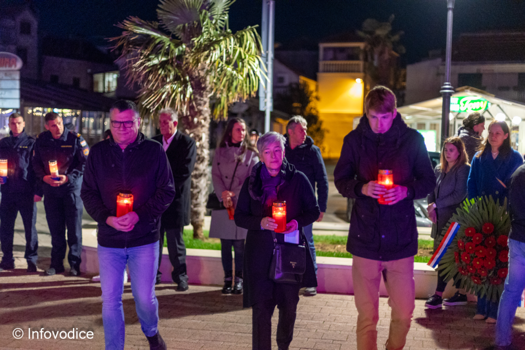 Vodičani odali počast žrtvama Vukovara i Škabrnje