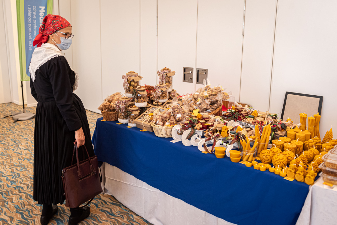 U Amadria parku otvoren Mediteranski sajam: Marijana Petir zaplesala linđo, a poseban hit je štand sa sirom Mercedes   