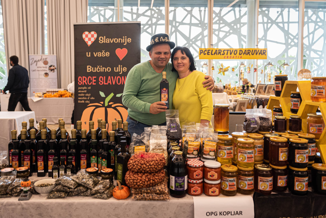 U Amadria parku otvoren Mediteranski sajam: Marijana Petir zaplesala linđo, a poseban hit je štand sa sirom Mercedes   