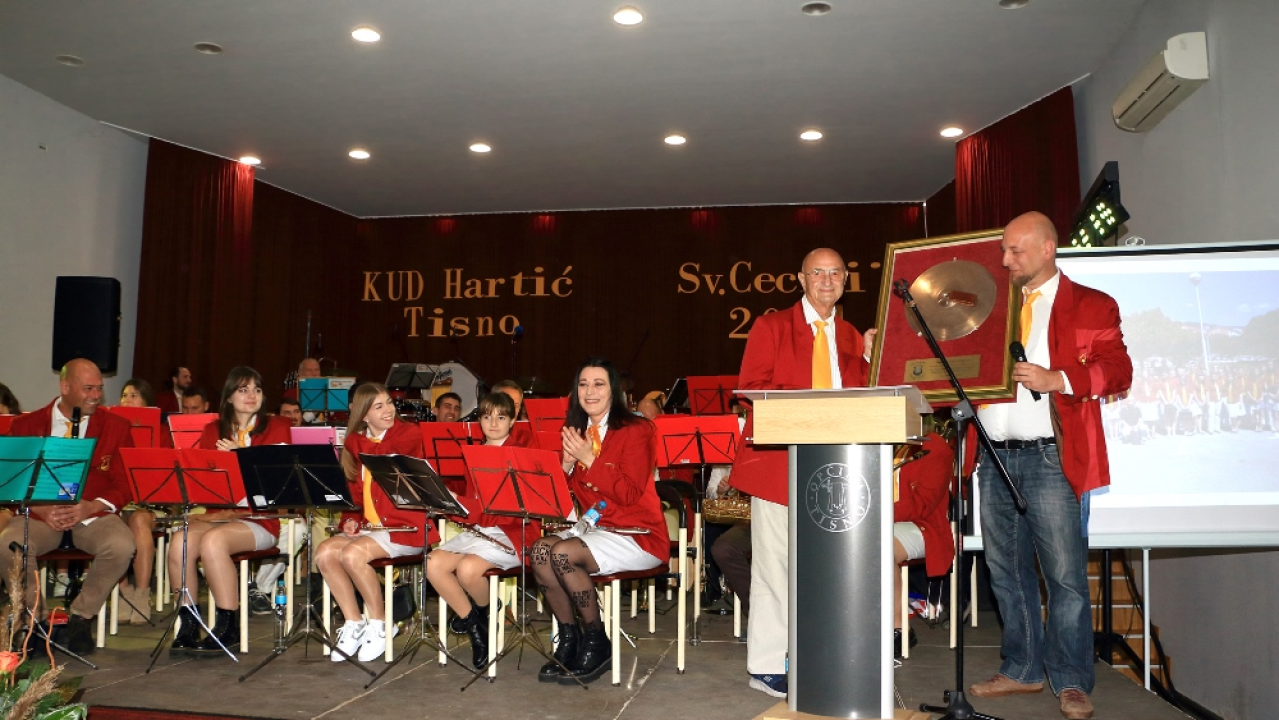 Rajko Ćuzela Papata proglašen počasnim predsjednikom tišnjanskog KUD-a Hartić