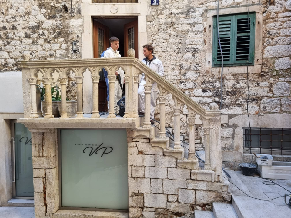 Na Dobriću počeli radovi na uređenju stubišta: 'Zaklonjeno je od sunca, ali zaslužilo je zasjati!'