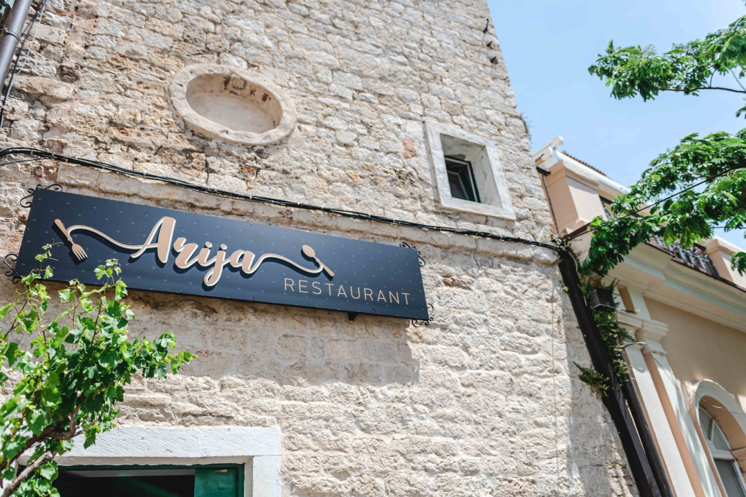 Advent u Arije uz glazbu uživo svakog vikenda donosi odličnu ponudu blagdanskih jela!   