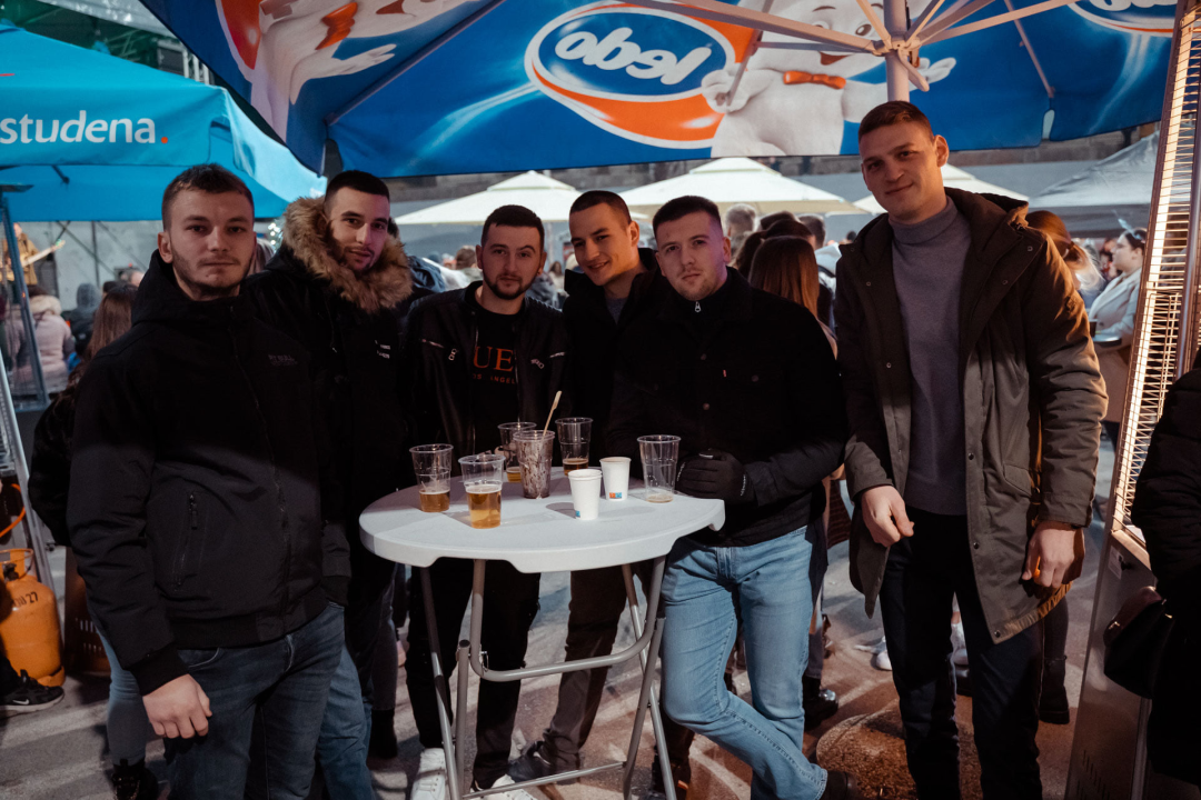 Giuliano i Diktatori zagrijali i rasplesali Kninjane drugog dana Adventa: Pogledajte kako je bilo