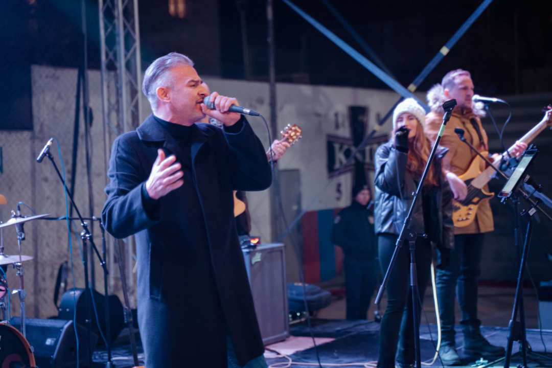 Giuliano i Diktatori zagrijali i rasplesali Kninjane drugog dana Adventa: Pogledajte kako je bilo