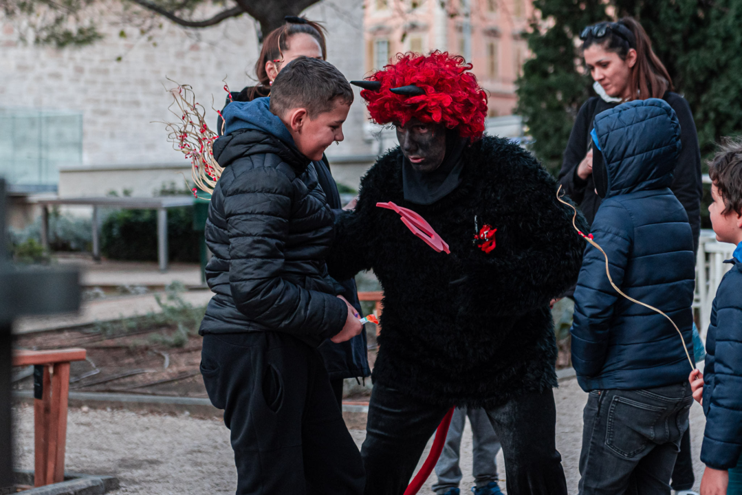 Sveti Nikola u Adventurinom Parkiću razveselio najmlađe Šibenčane 