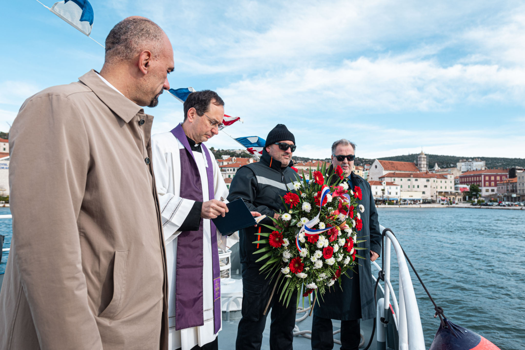 Sindikat pomoraca polaganjem vijenca u more obilježio dan svetog Nikole 