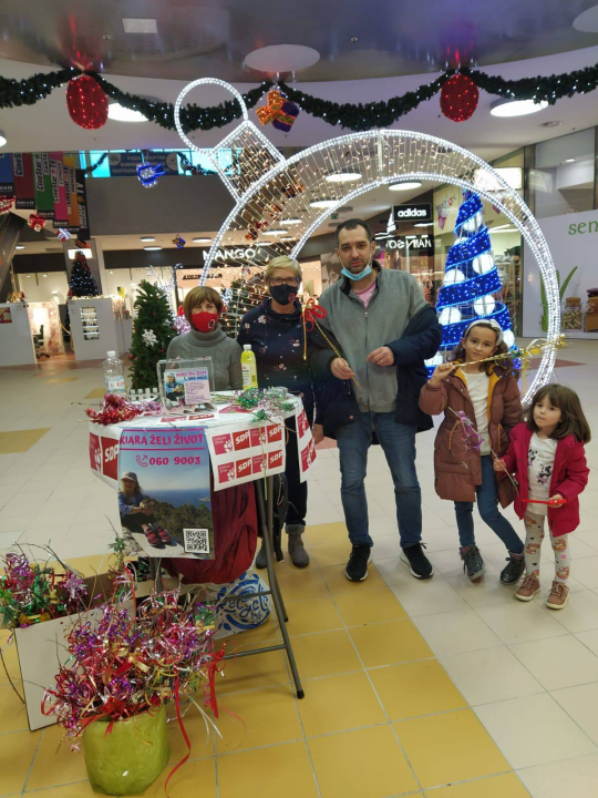 Šibenske SDP-ovke prodajom šiba za svetog Nikolu prikupile dvije tisuće kuna za malu Kiaru 