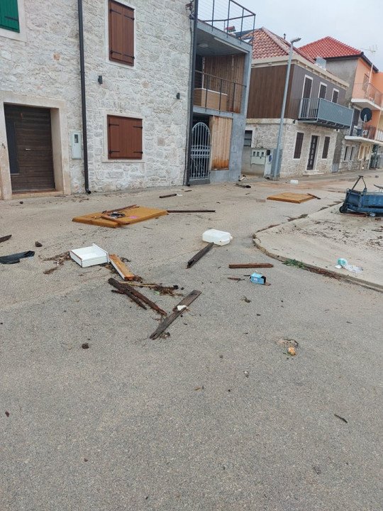 Evo kako Kaprije izgleda nakon nevremena: 'To je zbog gomilanja smeća, nitko od zaduženih ne vodi računa o tome' 