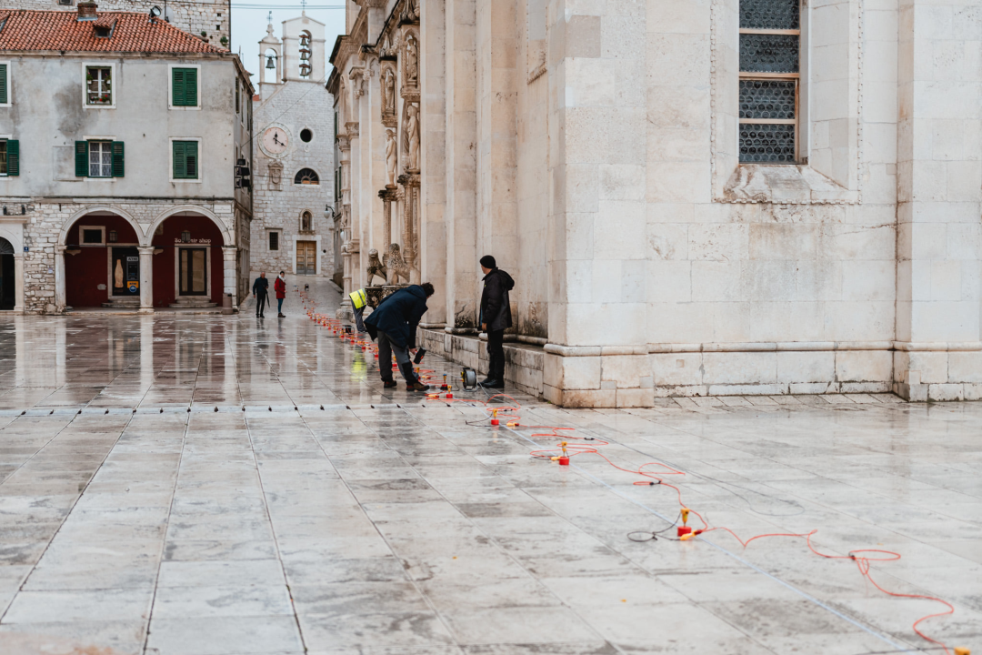 Saznali smo što to ekipa s PMF-a ovih dana radi ispred šibenske katedrale