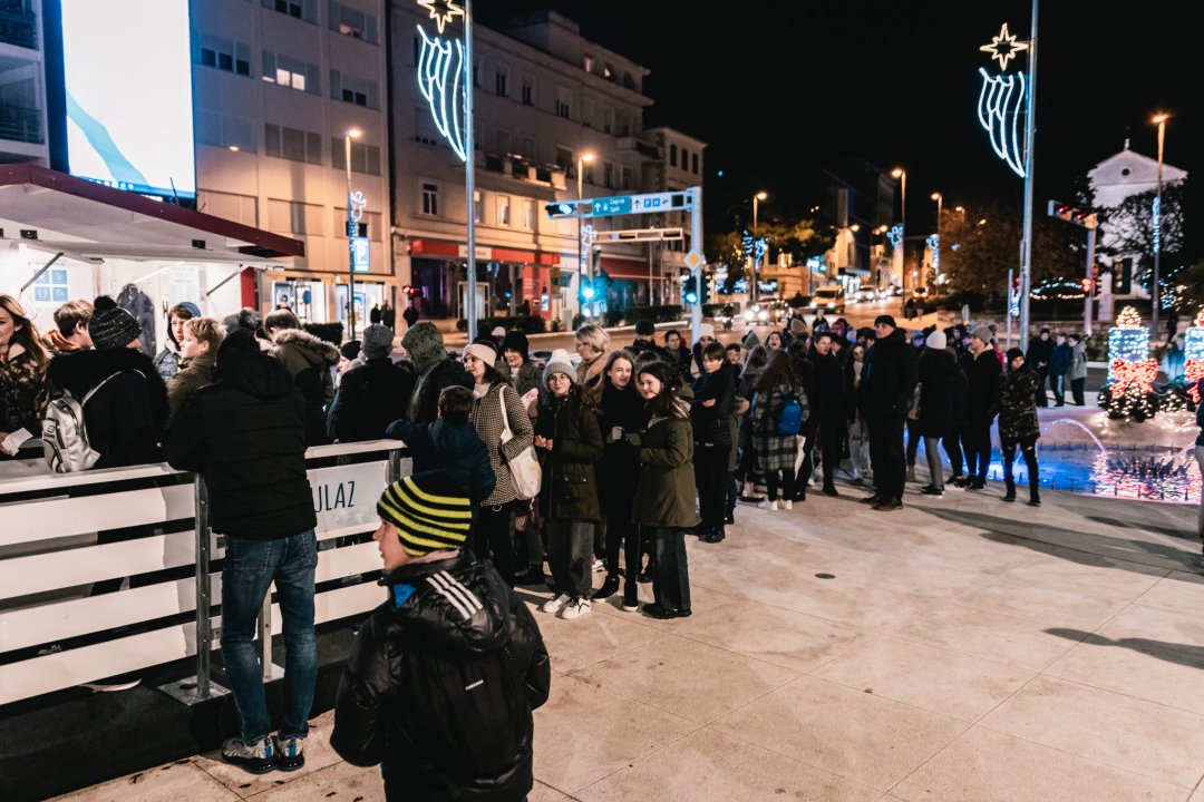 Bajkovito disco klizalište zvijezda na vrhu šibenske Adventure!