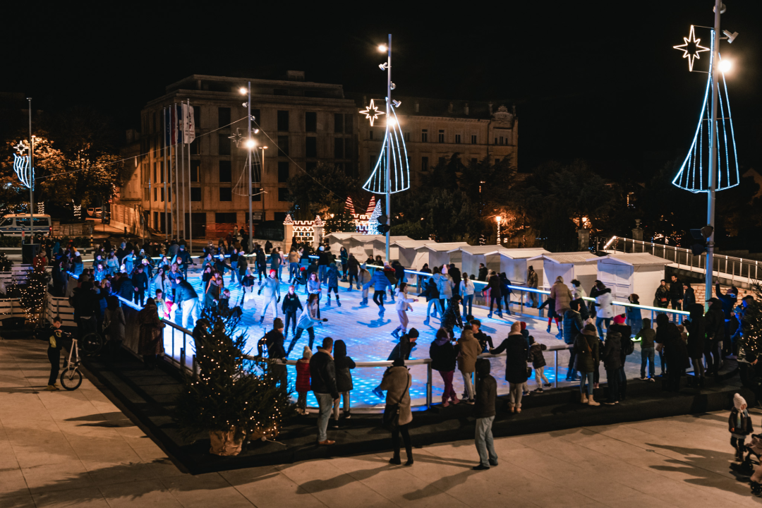 Bajkovito disco klizalište zvijezda na vrhu šibenske Adventure!