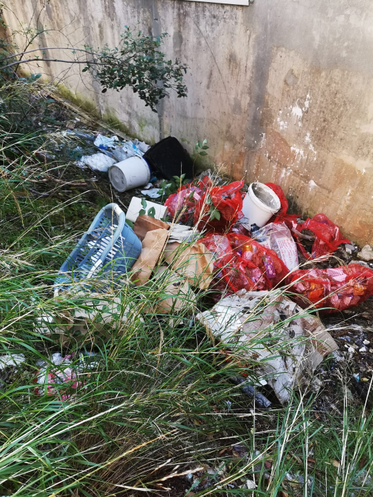 Dvojica Šibenčana čistila smeće kod dječjeg vrtića na Vidicima, akcija se nastavlja sutra