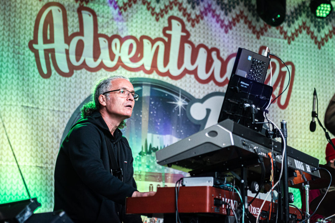 Vratilo se staro normalno na Adventuru: Fenixi, Badnjak, đardin, točno u podne