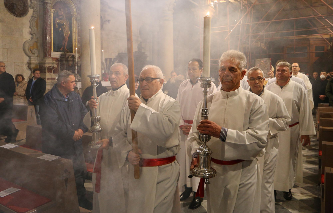 Polnoćku u katedrali predvodio biskup Tomislav Rogić, uz njega dubrovački biskup Roko Glasnović