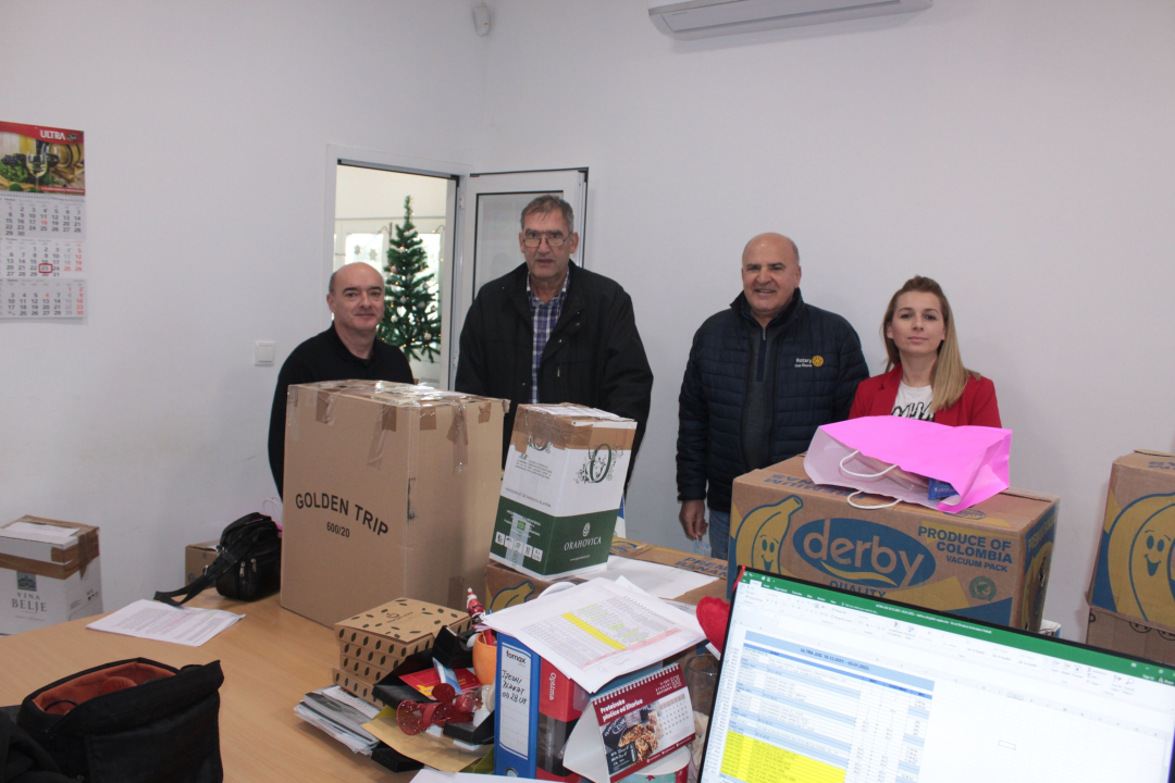 Božićni most Rotary kluba Šibenik: Prikupili pomoć za 15 socijalno najugroženijih obitelji