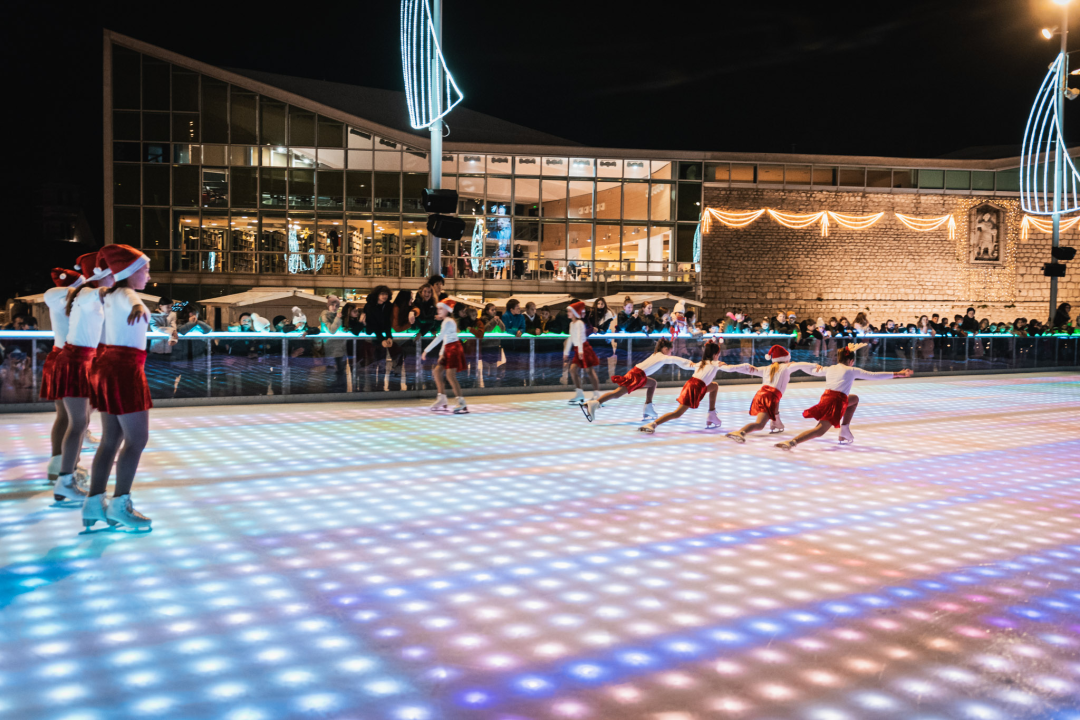 Ledeni spektakl na Vitićevom moru: Zagrebačke pahuljice očarale Adventuriste u Šibeniku 