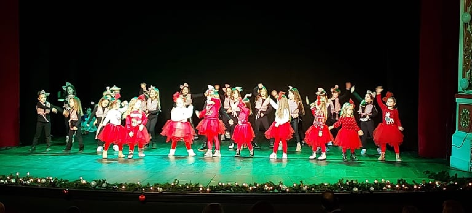 U šibenskom kazalištu održana plesna priredba 'Božićna želja za Kiaru': Prikupljeno preko 8 tisuća kuna 