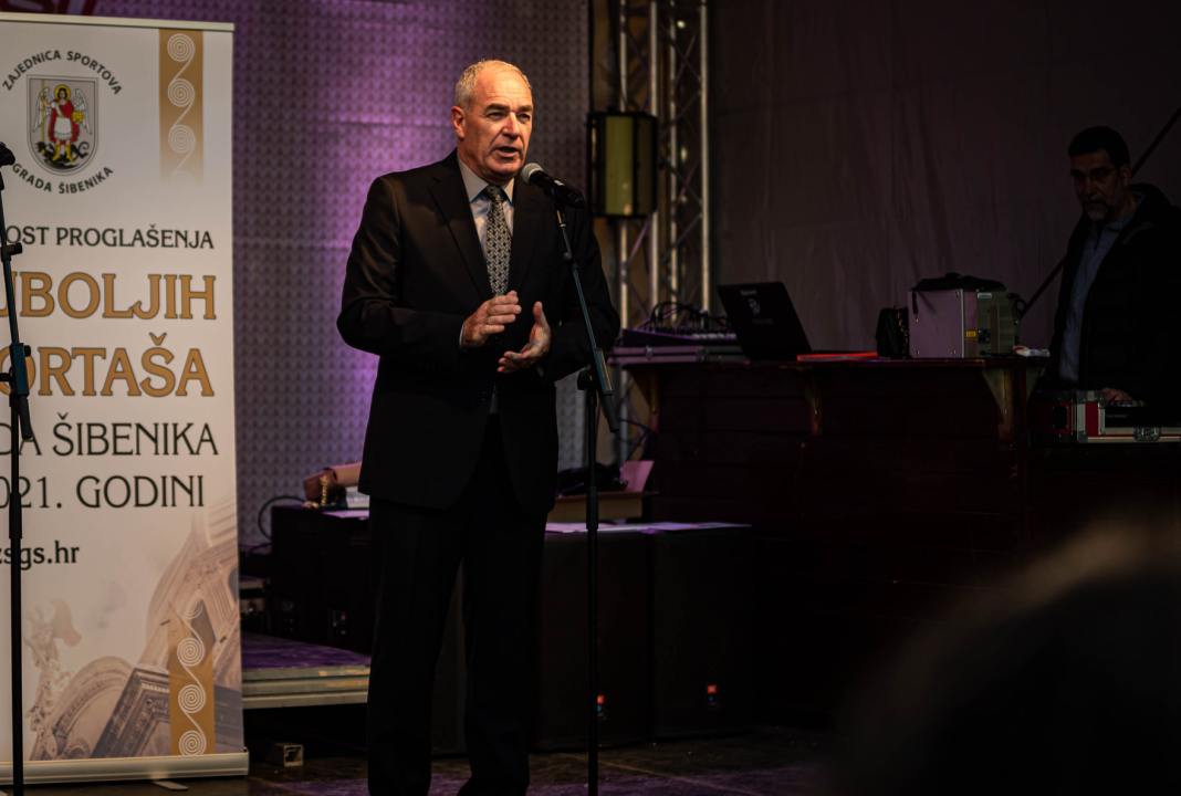 Vaterpolisti Solarisa i košarkašice Šibenika u ekipnoj, a Toni Slavica i Nives Radić u pojedinačnoj konkurenciji 