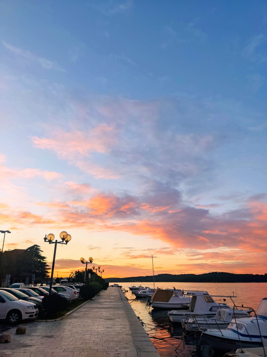 Jutros je izlazak sunca bio nestvaran, pogledajte Šibenik obojan toplim pastelnim bojama